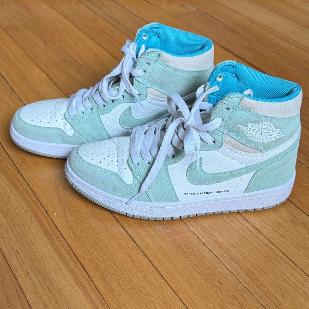 SP 19 Air Jordan 1 High-Top OG Sneakers in Mint and White - Picture 1 of 8